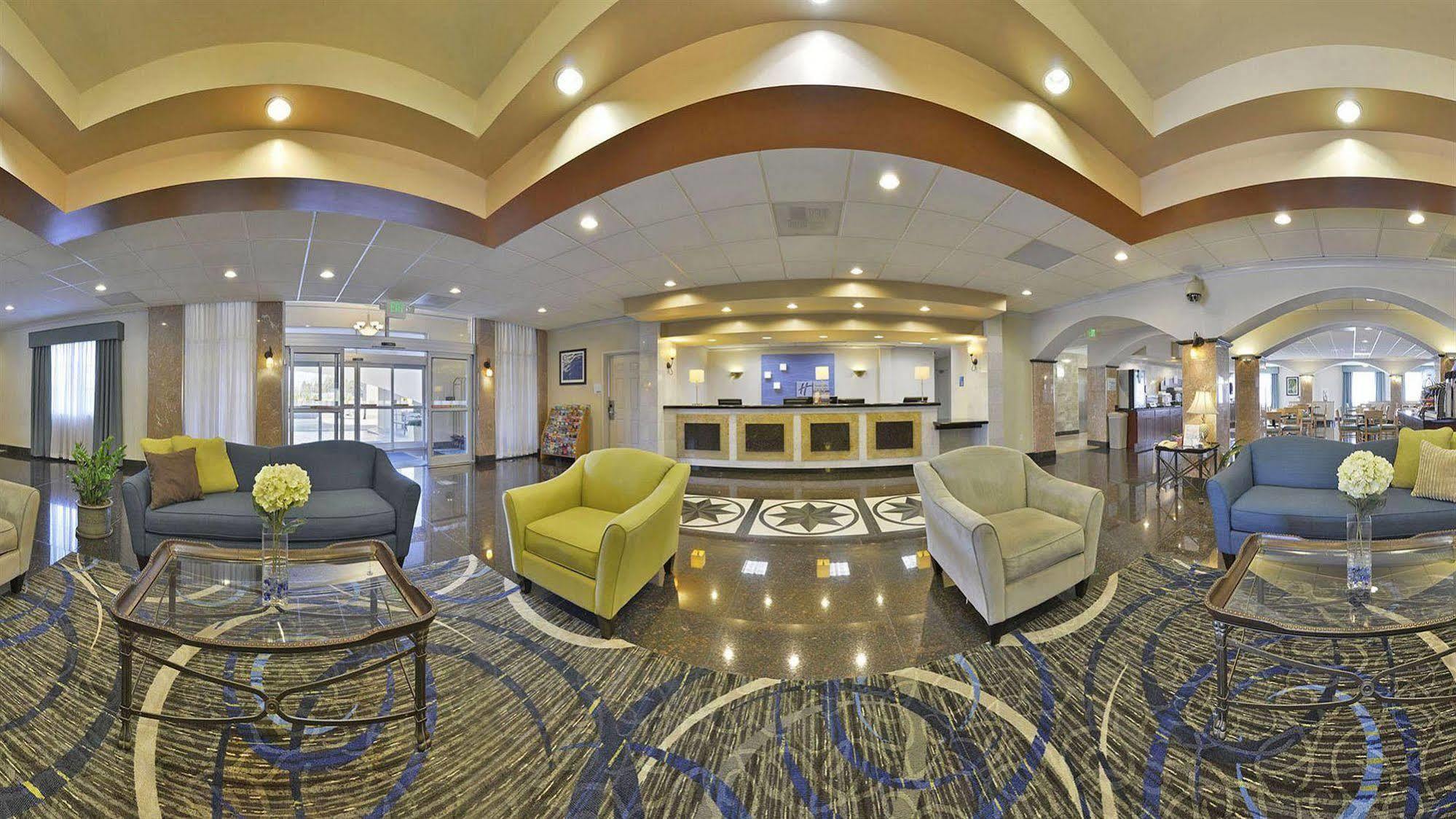 Holiday Inn Express & Suites Tacoma South - Lakewood By Ihg Exterior foto